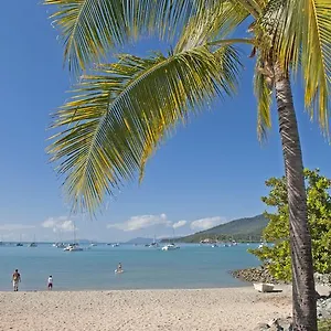 Motel Colonial Court Beachfront &, Airlie Beach